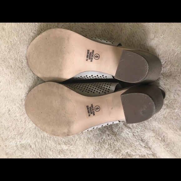 Tan/Nude Open toed Heels - Picture 5 of 6